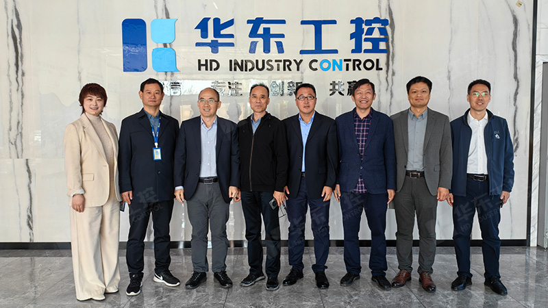 西門子數(shù)字化工業(yè)集團華中大區(qū)總經(jīng)理王飆一行蒞臨華東工控深入交流