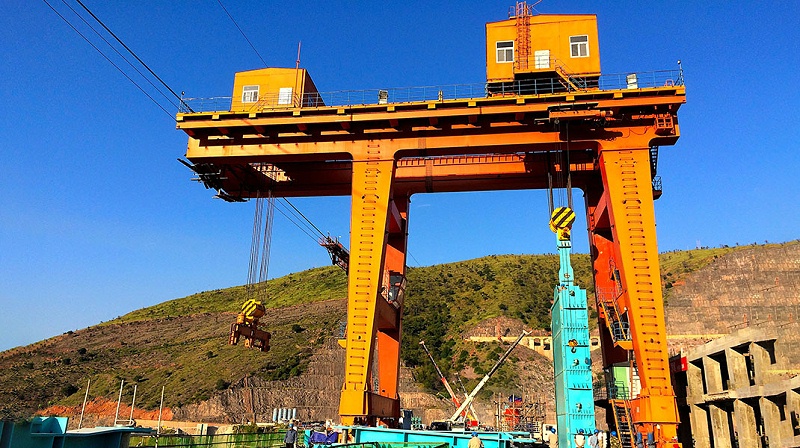 雙向門式啟閉機(jī)