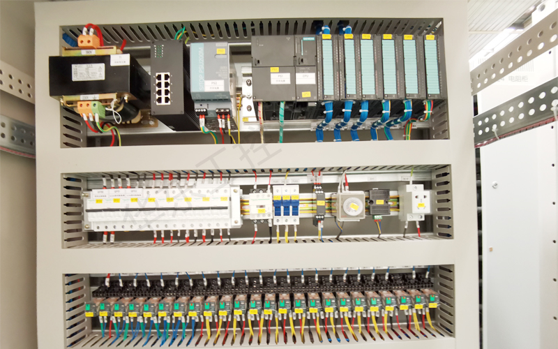 控制柜內(nèi)部細(xì)節(jié)