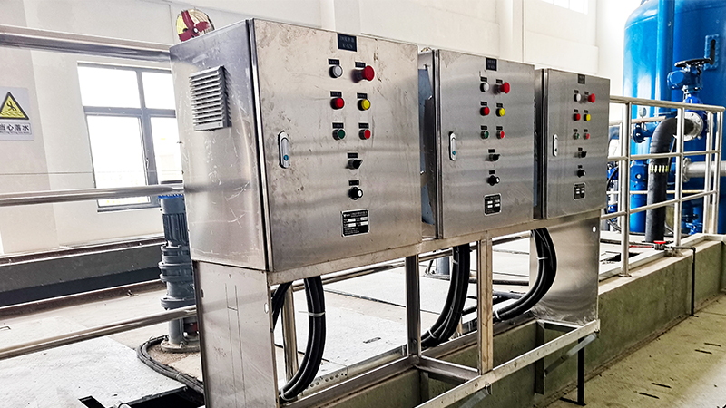 控制柜在農(nóng)村污水處理遠程監(jiān)控系統(tǒng)的應用