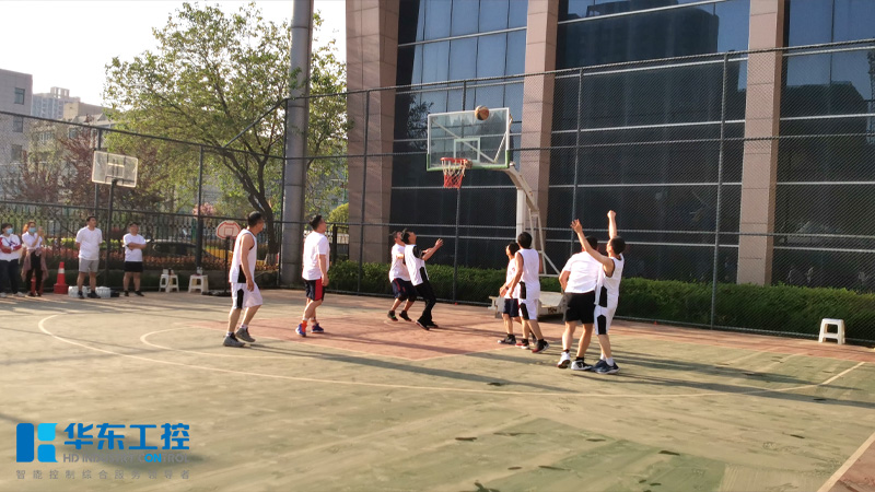 籃球聯(lián)誼賽現(xiàn)場(chǎng)