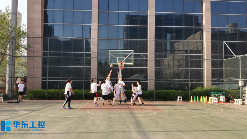 籃球聯(lián)誼賽現(xiàn)場(chǎng)